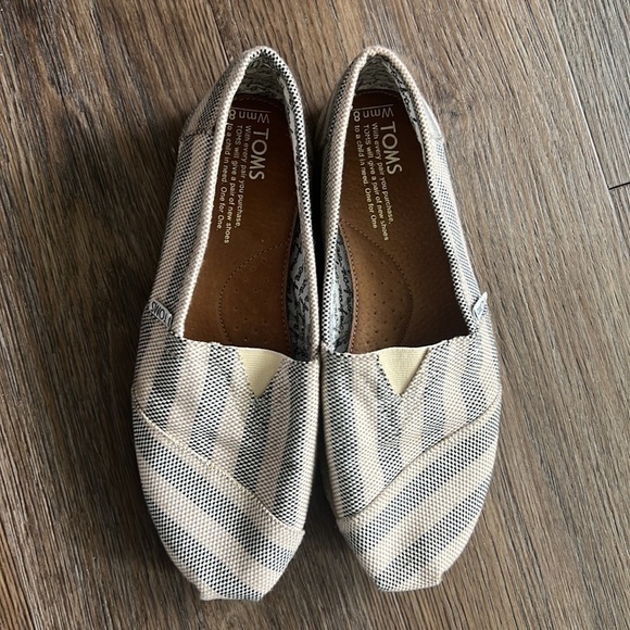 2/$20 3/$35 Toms 8 US - Picture 4 of 4